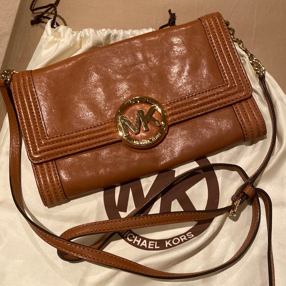 Michael Kors Fulton Women's Handbag Tan Leather Bombe Clutch Crossbody Bag